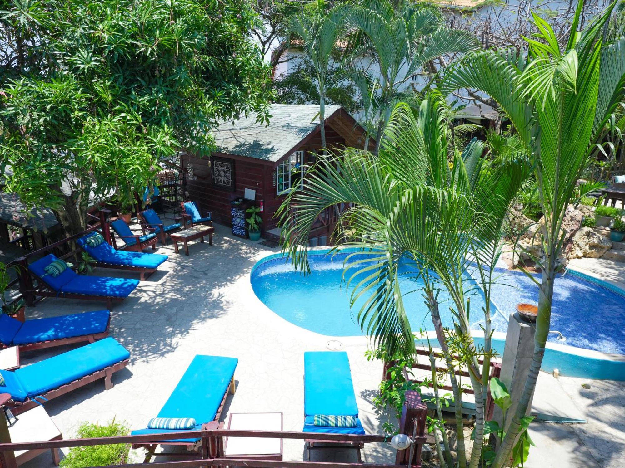 West Bay Lodge And Spa Kültér fotó